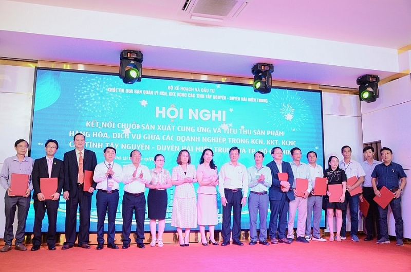 Quảng Ngãi: Dấu ấn Hội chợ triển lãm kết nối hợp tác đầu tư, thể thao và giao lưuvăn nghệ hướng về cộng đồng Quảng Ngãi: Dấu ấn Hội chợ triển lãm kết nối hợp tác đầu tư, thể thao và giao lưuvăn nghệ hướng về cộng đồng