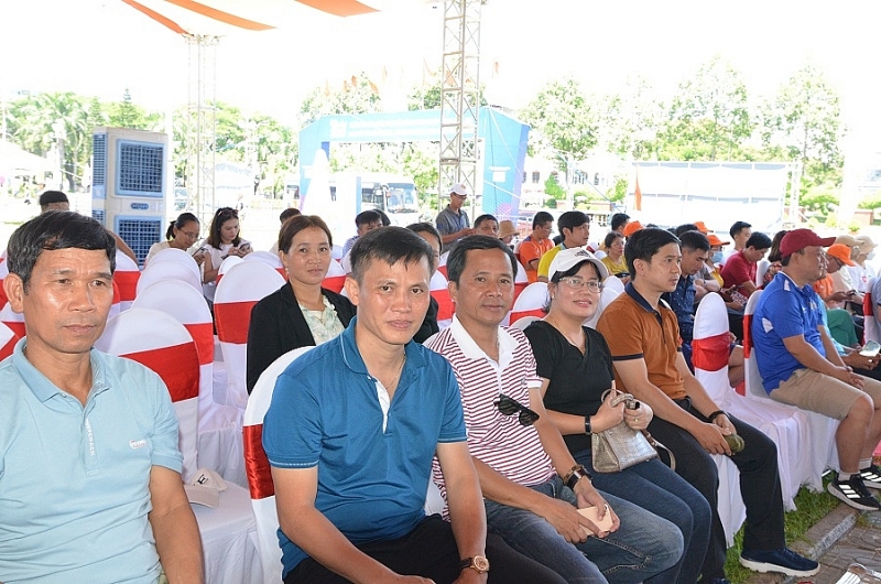 Quảng Ngãi: Dấu ấn Hội chợ triển lãm kết nối hợp tác đầu tư, thể thao và giao lưuvăn nghệ hướng về cộng đồng Quảng Ngãi: Dấu ấn Hội chợ triển lãm kết nối hợp tác đầu tư, thể thao và giao lưuvăn nghệ hướng về cộng đồng