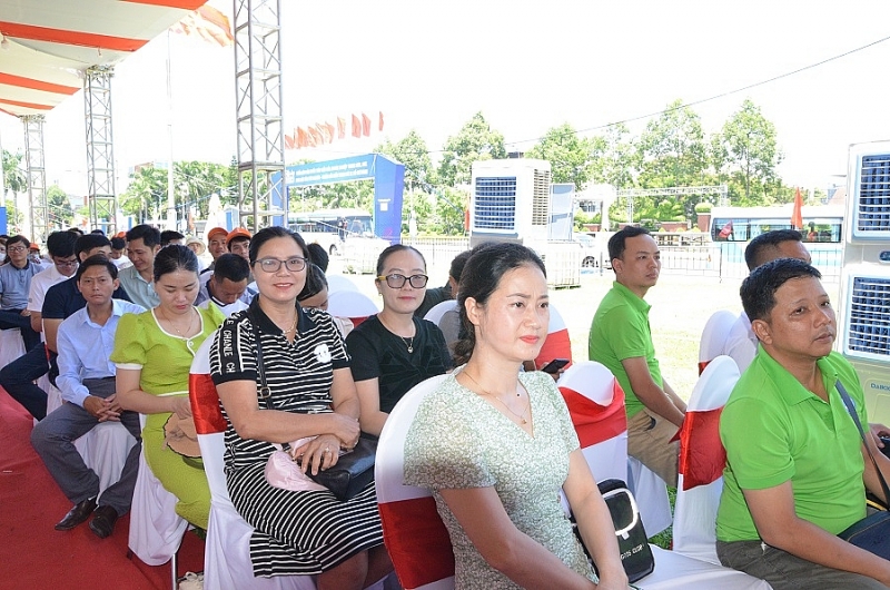 Quảng Ngãi: Dấu ấn Hội chợ triển lãm kết nối hợp tác đầu tư, thể thao và giao lưuvăn nghệ hướng về cộng đồng Quảng Ngãi: Dấu ấn Hội chợ triển lãm kết nối hợp tác đầu tư, thể thao và giao lưuvăn nghệ hướng về cộng đồng