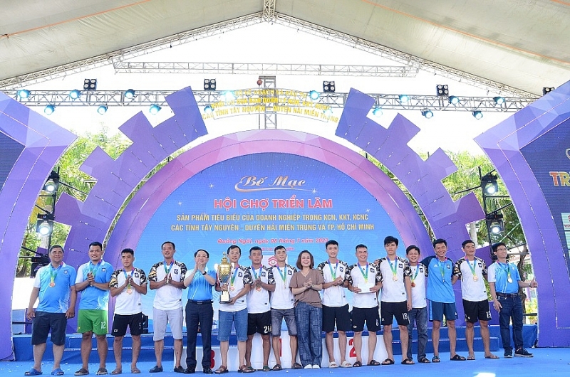 Quảng Ngãi: Dấu ấn Hội chợ triển lãm kết nối hợp tác đầu tư, thể thao và giao lưuvăn nghệ hướng về cộng đồng Quảng Ngãi: Dấu ấn Hội chợ triển lãm kết nối hợp tác đầu tư, thể thao và giao lưuvăn nghệ hướng về cộng đồng