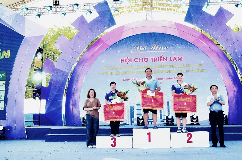 Quảng Ngãi: Dấu ấn Hội chợ triển lãm kết nối hợp tác đầu tư, thể thao và giao lưuvăn nghệ hướng về cộng đồng Quảng Ngãi: Dấu ấn Hội chợ triển lãm kết nối hợp tác đầu tư, thể thao và giao lưuvăn nghệ hướng về cộng đồng