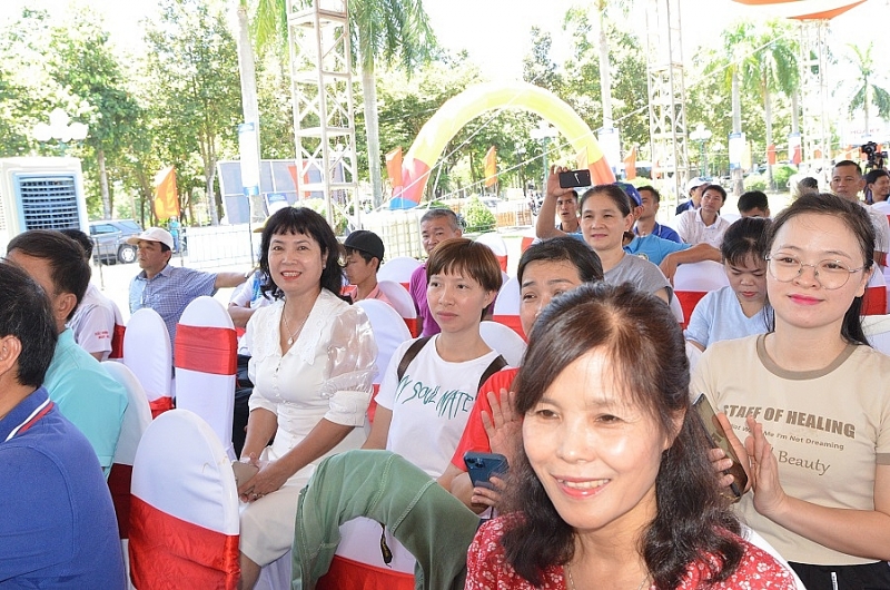 Quảng Ngãi: Dấu ấn Hội chợ triển lãm kết nối hợp tác đầu tư, thể thao và giao lưuvăn nghệ hướng về cộng đồng Quảng Ngãi: Dấu ấn Hội chợ triển lãm kết nối hợp tác đầu tư, thể thao và giao lưuvăn nghệ hướng về cộng đồng