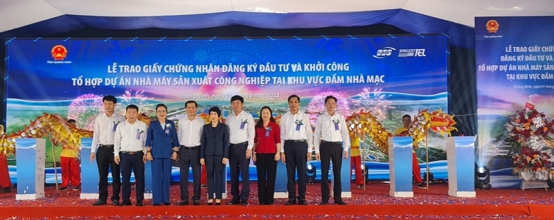 Quảng Ninh trao Giấy chứng nhận đầu tư và khởi công Tổ hợp nhà máy sản xuất công nghiệp gần 2800 tỷ đồng Quảng Ninh trao Giấy chứng nhận đầu tư và khởi công Tổ hợp nhà máy sản xuất công nghiệp gần 2800 tỷ đồng
