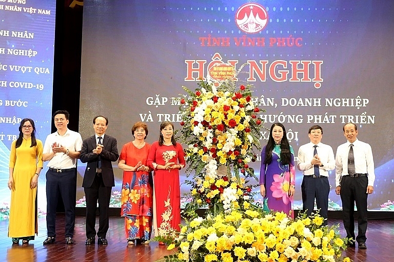 Lãnh đạo tỉnh Vĩnh Phúc gặp mặt các doanh nhân, doanh nghiệp đầu tư trên địa bàn Tỉnh năm 2021 Lãnh đạo tỉnh Vĩnh Phúc gặp mặt các doanh nhân, doanh nghiệp đầu tư trên địa bàn Tỉnh năm 2021