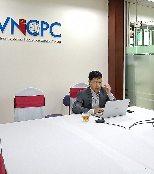 Ông Lê Xuân Thịnh, Giám đốc Trung tâm sản xuất sạch hơn Việt Nam (VNCPC) chủ trì Hội thảo Ông Lê Xuân Thịnh, Giám đốc Trung tâm sản xuất sạch hơn Việt Nam (VNCPC) chủ trì Hội thảo