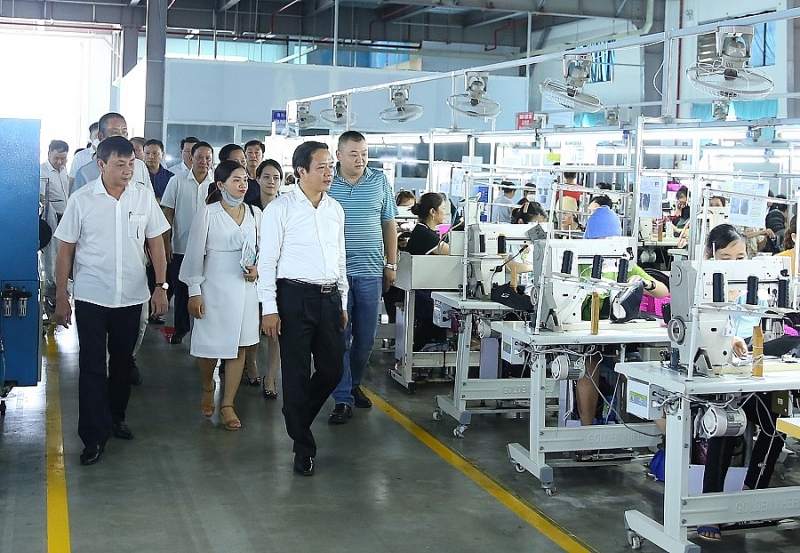 NINH BÌNH ĐẨY MẠNH XÚC TIẾN ĐẦU TƯ VÀ  HỖ TRỢ DOANH NGHIỆP, TẠO ĐỘNG LỰC MỚI CHO  PHÁT TRIỂN KINH TẾ, XÃ HỘI