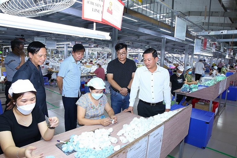 NINH BÌNH ĐẨY MẠNH XÚC TIẾN ĐẦU TƯ VÀ  HỖ TRỢ DOANH NGHIỆP, TẠO ĐỘNG LỰC MỚI CHO  PHÁT TRIỂN KINH TẾ, XÃ HỘI
