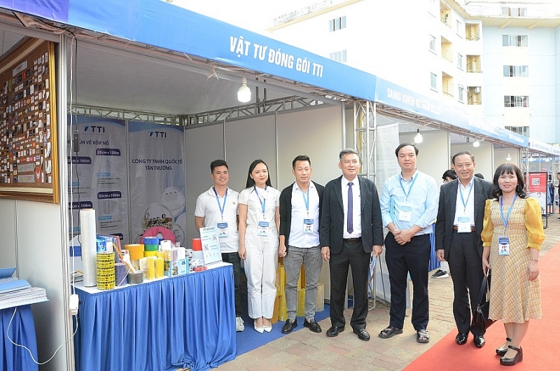 Hội chợ sản phẩm công nghiệp trong các KCN Hà Nội 2023 thu hút 100 gian hàng tham gia Hội chợ sản phẩm công nghiệp trong các KCN Hà Nội 2023 thu hút 100 gian hàng tham gia