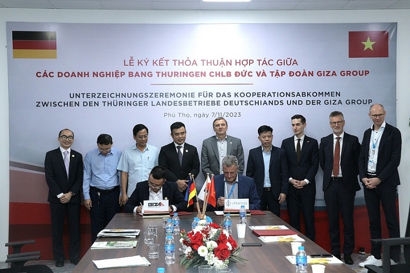Giza Group ký kết thỏa thuận hợp tác với đoàn doanh nghiệp bang Thuringen, CHLB Đức Giza Group ký kết thỏa thuận hợp tác với đoàn doanh nghiệp bang Thuringen, CHLB Đức