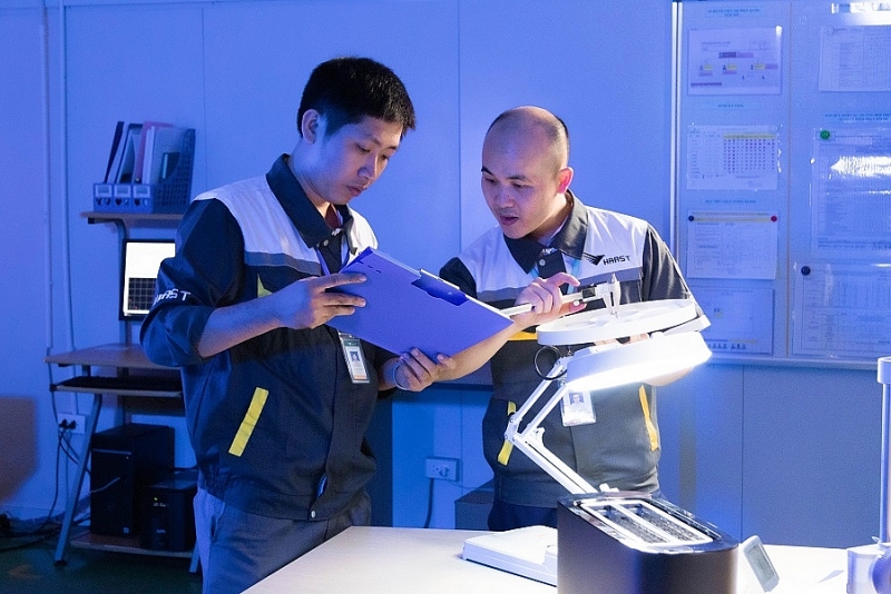 Đội ngũ kỹ sư nhà máy Haast nghiên cứu thiết kế sản phẩm quạt xe hơi xuất khẩu Bắc Mỹ Đội ngũ kỹ sư nhà máy Haast nghiên cứu thiết kế sản phẩm quạt xe hơi xuất khẩu Bắc Mỹ