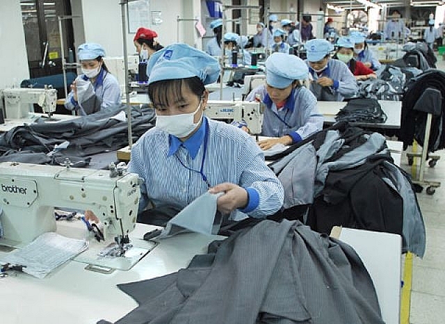 Công nhân làm việc trong nhà máy may tại KCN tỉnh Hải Dương