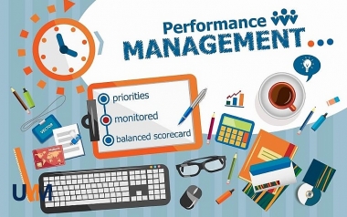 Tác động của lãnh đạo phục vụ đến hiệu suất công việc của nhân viên: Vai trò trung gian của chia sẻ tri thức