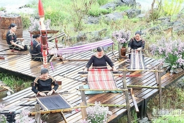 Thổ cẩm Jrai: Tiếp cận mới cho phát triển phụ kiện thời trang đương đại