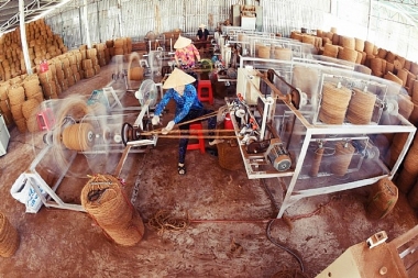 Các yếu tố ảnh hưởng đến quyết định tiếp tục tư cách pháp nhân sau chuyển đổi của các doanh nghiệp nhỏ và vừa tại tỉnh Trà Vinh