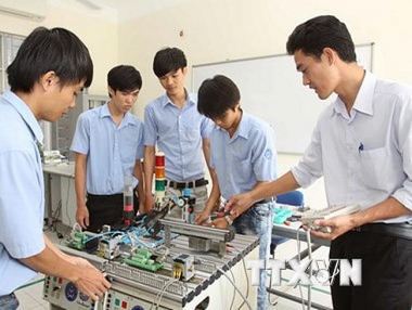 Các yếu tố ảnh hưởng đến chất lượng đào tạo nguồn nhân lực logistics trên địa bàn TP. Hồ Chí Minh