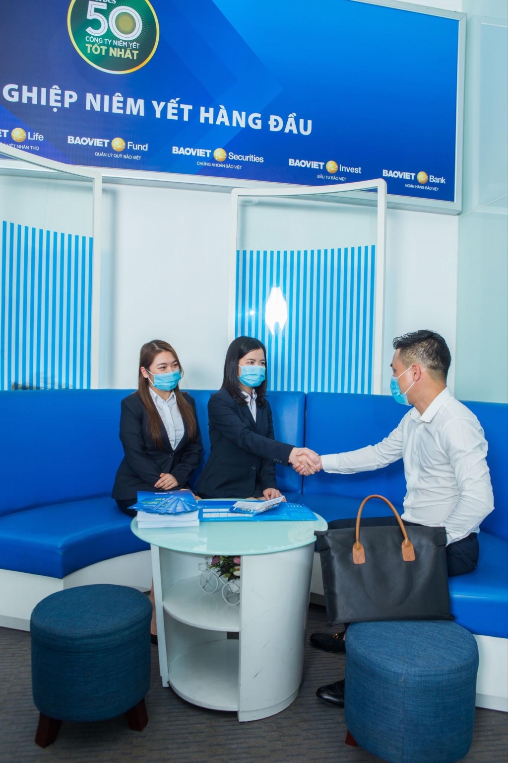 Tổng doanh thu vượt 2 tỷ USD, Bảo Việt vững vàng vượt Covid-19 trong năm 2021 Tổng doanh thu vượt 2 tỷ USD, Bảo Việt vững vàng vượt Covid-19 trong năm 2021