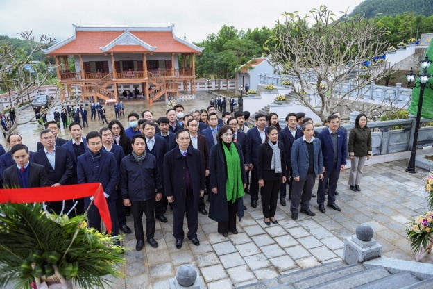 Ngân hàng Nhà nước trao 20 tỷ đồng hỗ trợ Đề án xây nhà ở cho người nghèo Tuyên Quang