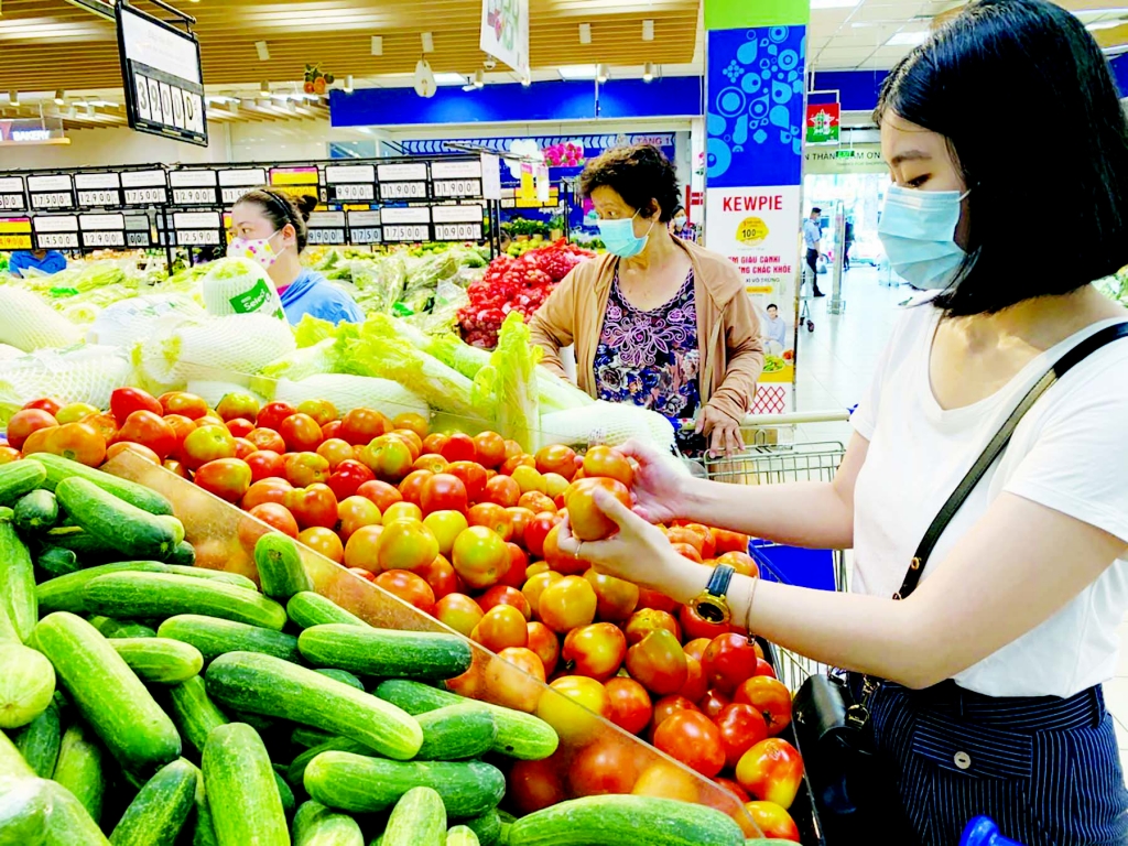 Giá dầu chạm 100 USD/thùng, tác động như thế nào đến Việt Nam? Giá dầu chạm 100 USD/thùng, tác động như thế nào đến Việt Nam?