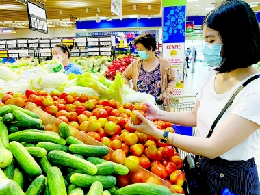 Giá dầu chạm 100 USD/thùng, tác động như thế nào đến Việt Nam?