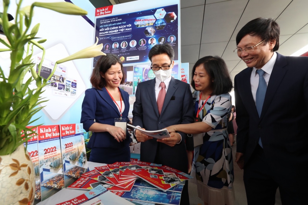 Khai mạc Hội Báo toàn quốc 2022, Tạp chí Kinh tế và Dự báo được đón nhiều khách quý đến tham quan Khai mạc Hội Báo toàn quốc 2022, Tạp chí Kinh tế và Dự báo được đón nhiều khách quý đến tham quan