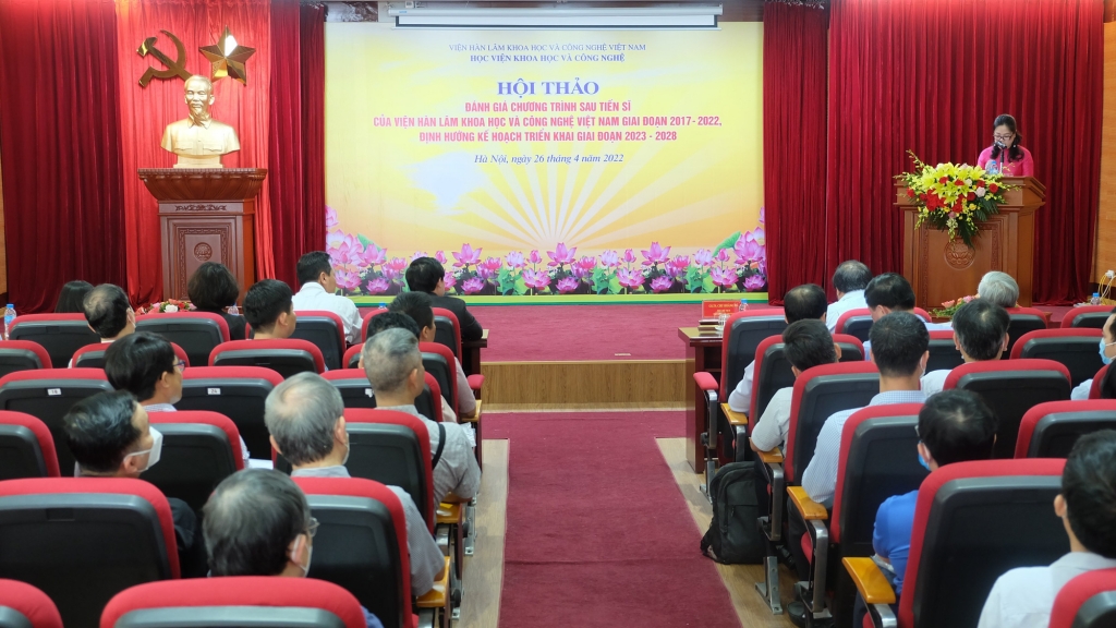 Tạo nguồn nhân lực khoa học và công nghệ trình độ sau tiến sĩ