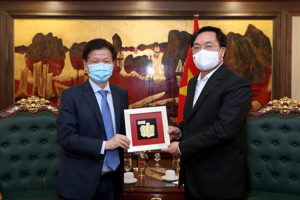 Thứ trưởng Trần Duy Đông thúc đẩy hợp tác đổi mới sáng tạo giữa Đại học Công nghệ Nanyang và NIC Thứ trưởng Trần Duy Đông thúc đẩy hợp tác đổi mới sáng tạo giữa Đại học Công nghệ Nanyang và NIC