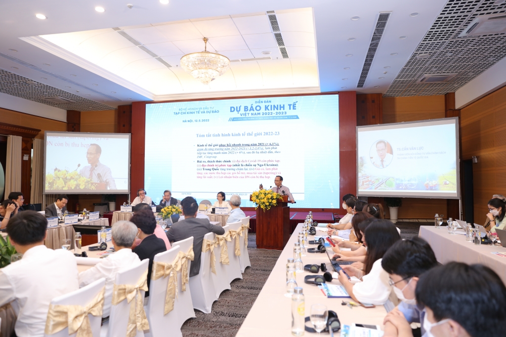 TS. Cấn Văn Lực: Ở kịch bản tích cực, GDP Việt Nam năm 2022 sẽ tăng từ 6-6,5% TS. Cấn Văn Lực: Ở kịch bản tích cực, GDP Việt Nam năm 2022 sẽ tăng từ 6-6,5%