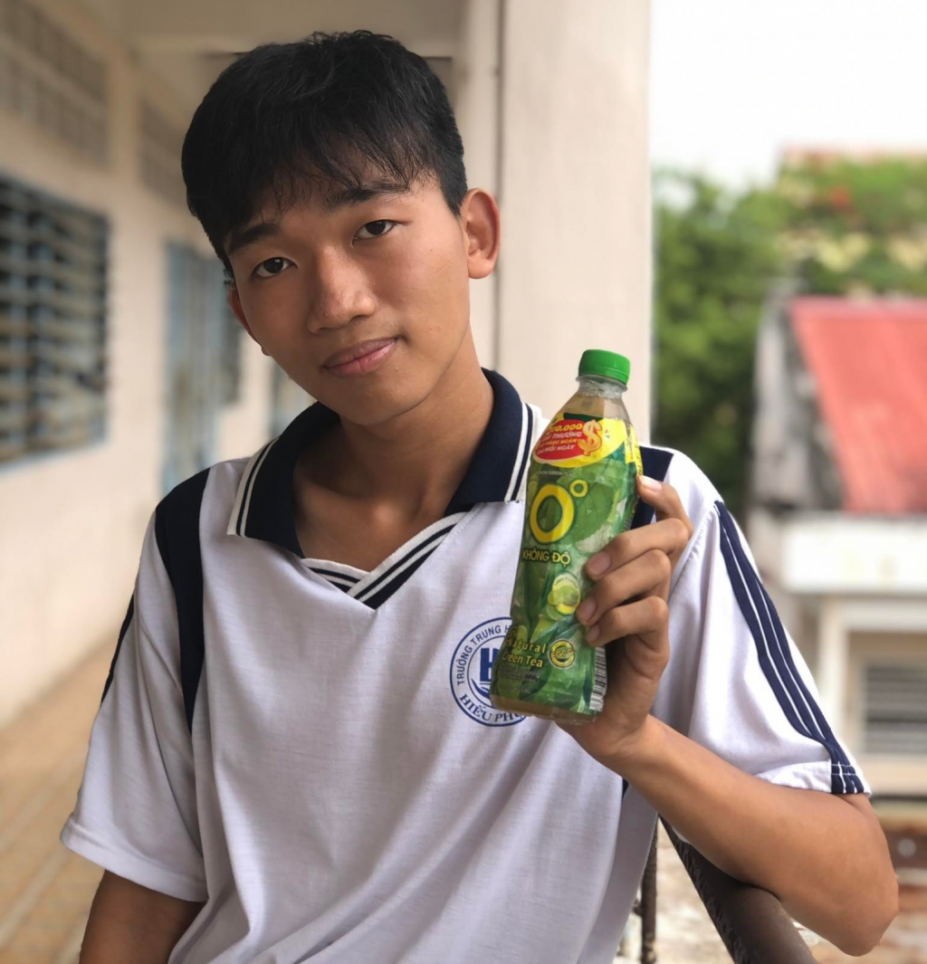 Em T.Q.Đ, một nam sinh lớp 12 tại huyện Vũng Liêm (Vĩnh Long) là người tiếp theo trúng 100 triệu đồng sau khi giải khát với sản phẩm của Number 1 trong chương trình “Xé ngay trúng liền” để tiếp tục nuôi ước mơ vào giảng đường đại học.át với Number 1  là m Em T.Q.Đ, một nam sinh lớp 12 tại huyện Vũng Liêm (Vĩnh Long) là người tiếp theo trúng 100 triệu đồng sau khi giải khát với sản phẩm của Number 1 trong chương trình “Xé ngay trúng liền” để tiếp tục nuôi ước mơ vào giảng đường đại học.át với Number 1  là m