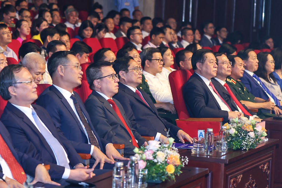 Thủ tướng dự lễ trao giải thưởng cao quý nhất của giới báo chí cả nước - Ảnh 2. Thủ tướng dự lễ trao giải thưởng cao quý nhất của giới báo chí cả nước - Ảnh 2.