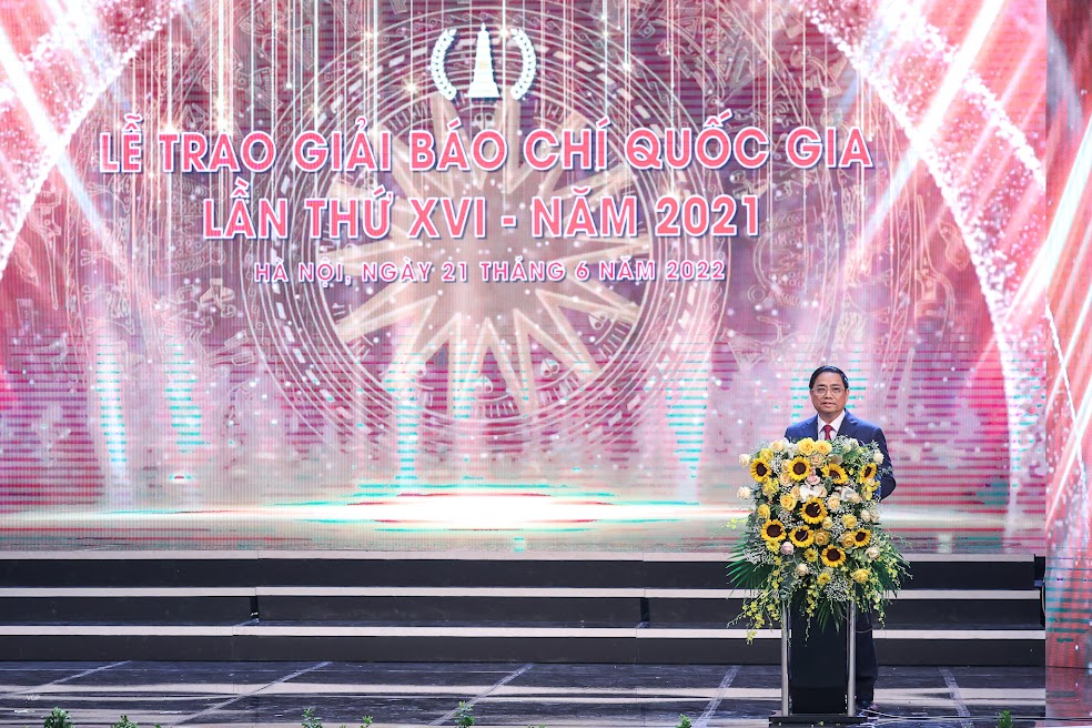Thủ tướng dự lễ trao giải thưởng cao quý nhất của giới báo chí cả nước - Ảnh 4. Thủ tướng dự lễ trao giải thưởng cao quý nhất của giới báo chí cả nước - Ảnh 4.