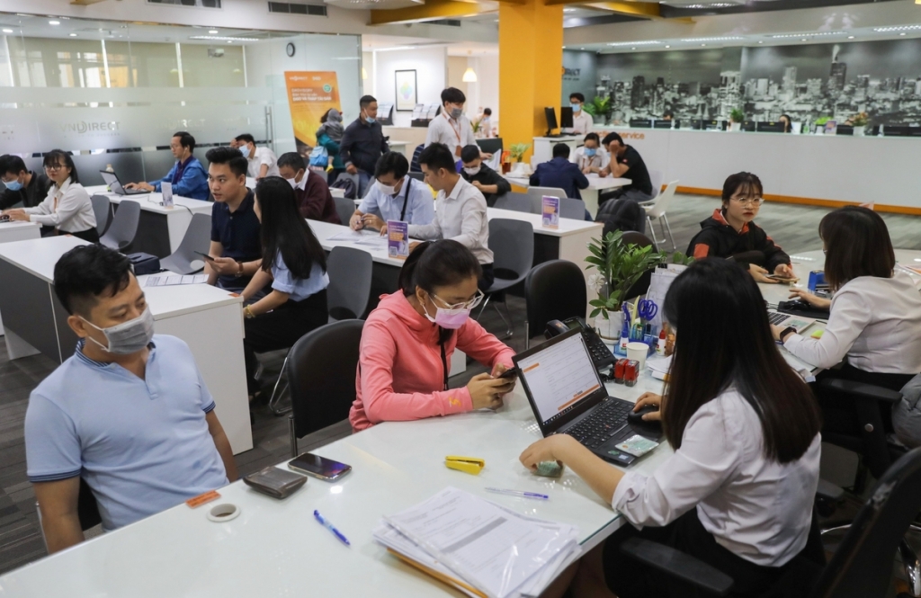 Đạt lợi nhuận bán niên trên 1,1 nghìn tỷ đồng, VNDIRECT hoàn thành 103% kế hoạch năm 2021 Đạt lợi nhuận bán niên trên 1,1 nghìn tỷ đồng, VNDIRECT hoàn thành 103% kế hoạch năm 2021