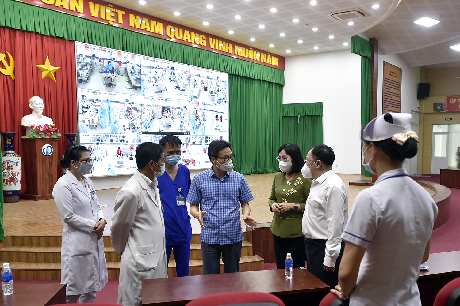 Phó thủ tướng Vũ Đức Đam: Nếu dịch lan rộng, cái giá phải trả rất đắt, thậm chí không kịp Phó thủ tướng Vũ Đức Đam: Nếu dịch lan rộng, cái giá phải trả rất đắt, thậm chí không kịp