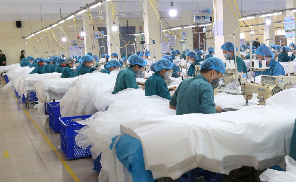 Tái định hình chuỗi cung ứng toàn cầu: Nhận diện xu hướng, thách thức và giải pháp cho Việt Nam Tái định hình chuỗi cung ứng toàn cầu: Nhận diện xu hướng, thách thức và giải pháp cho Việt Nam