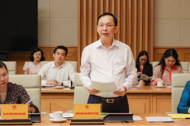 Vững lái chính sách trong bối cảnh lạm phát, lãi suất, giá nhiên liệu thế giới biến động mạnh Vững lái chính sách trong bối cảnh lạm phát, lãi suất, giá nhiên liệu thế giới biến động mạnh