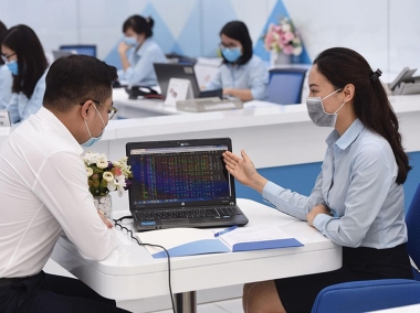 Trừ ngân hàng gọi vốn giá rẻ, các doanh nghiệp huy động trái phiếu với lãi suất quanh 10%