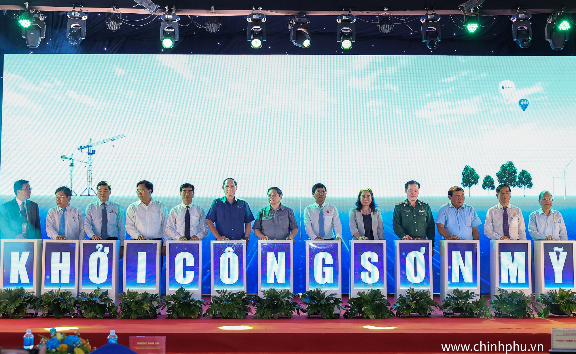 Thủ tướng: Chính phủ sẽ đàm phán với các đối tác để hỗ trợ các nhà đầu tư năng lượng tái tạo - Ảnh 2. Thủ tướng: Chính phủ sẽ đàm phán với các đối tác để hỗ trợ các nhà đầu tư năng lượng tái tạo - Ảnh 2.