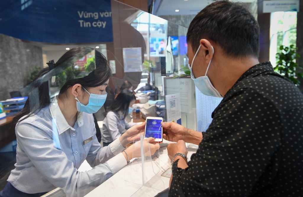 Forbes vinh danh MB trong TOP 6 thương hiệu tài chính dẫn đầu Việt Nam Forbes vinh danh MB trong TOP 6 thương hiệu tài chính dẫn đầu Việt Nam