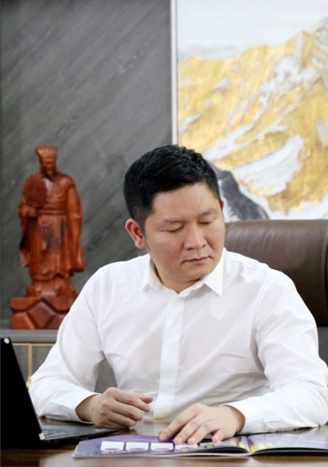 Chủ tịch Tùng Trí Việt: “Tôi chọn gắn mình với lợi ích cổ đông” Chủ tịch Tùng Trí Việt: “Tôi chọn gắn mình với lợi ích cổ đông”