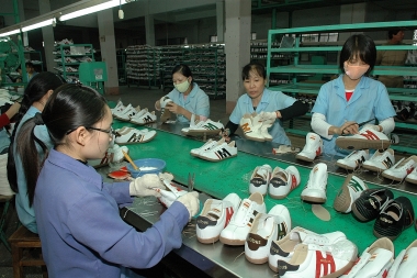Giá robot đang giảm đi rất nhanh, hàng triệu việc làm sẽ bị thay thế