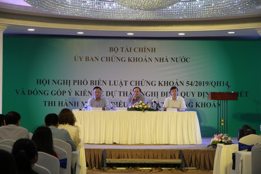 Dấu mốc xây dựng khung pháp lý, phát triển ngành chứng khoán Việt Nam