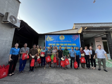 Nestlé Việt Nam tặng gần 6.000 phần quà cho các gia đình có hoàn cảnh khó khăn nhân dịp Tết Nguyên đán