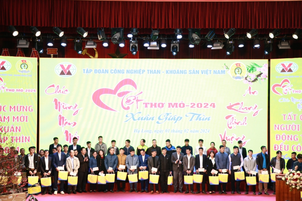 Tết đầm ấm, an vui của công nhân lao động TKV Tết đầm ấm, an vui của công nhân lao động TKV