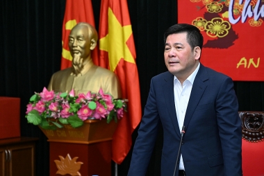 Tín hiệu khởi sắc trong sản xuất công nghiệp, năng lượng và thương mại đầu năm 2024