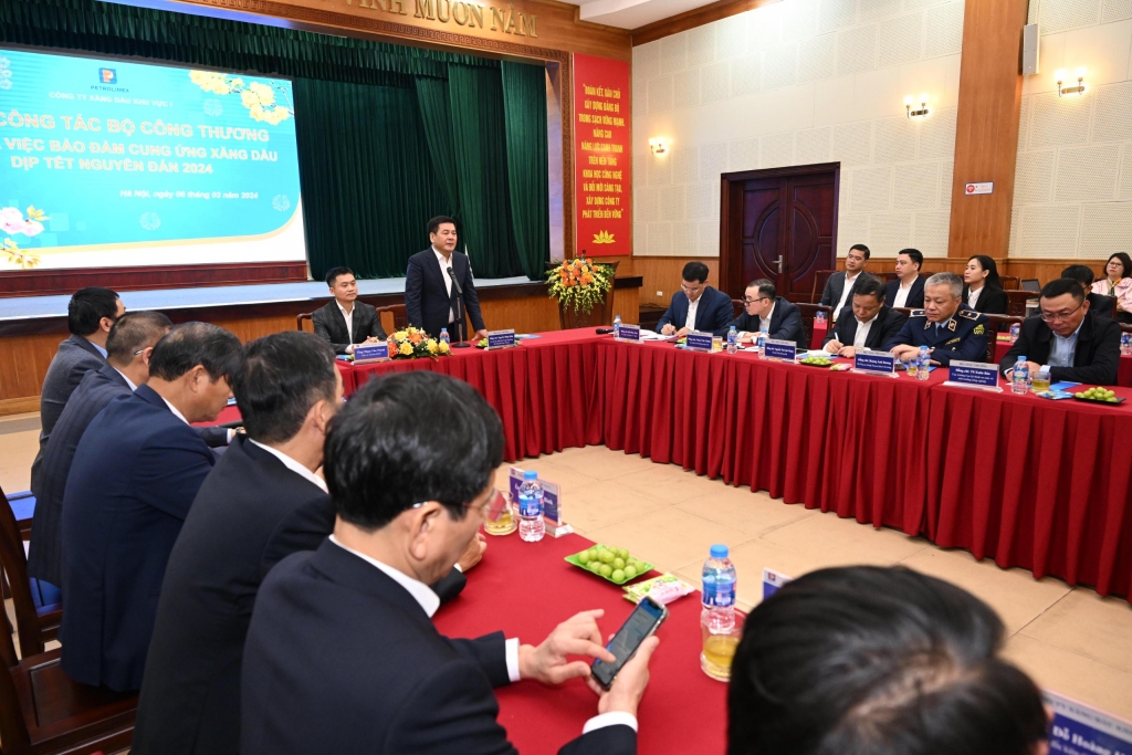 Đảm bảo các giải pháp ổn định nguồn cung ứng điện và xăng dầu trên cả nước Đảm bảo các giải pháp ổn định nguồn cung ứng điện và xăng dầu trên cả nước