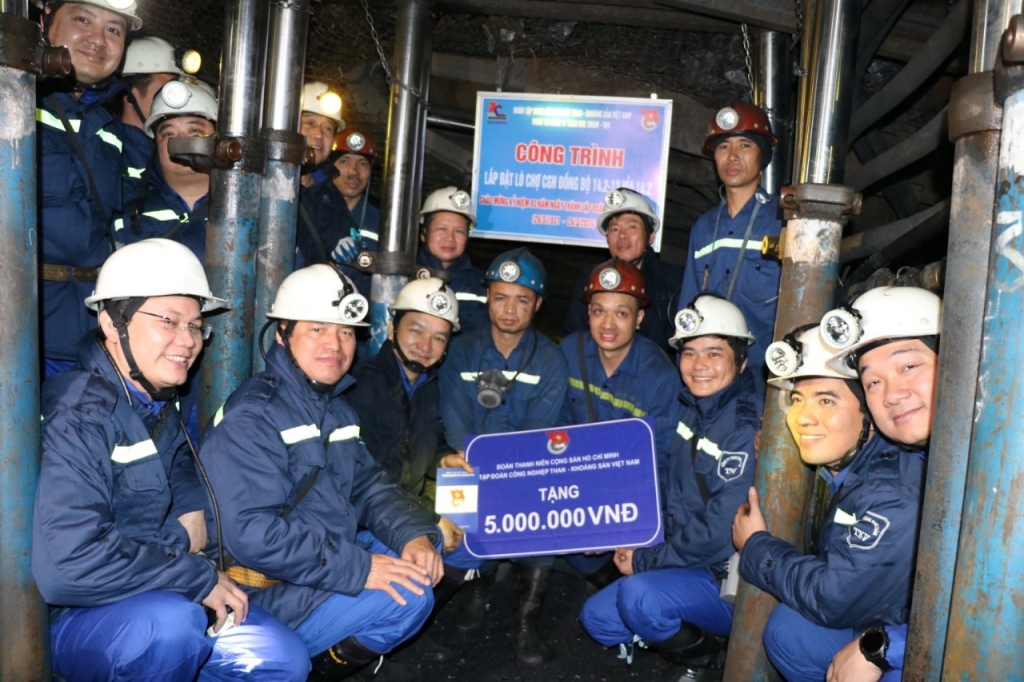 Đoàn thanh niên TKV với phong trào “Tuổi trẻ sáng tạo”, thi đua đạt thành tích cao trong lao động sản xuất Đoàn thanh niên TKV với phong trào “Tuổi trẻ sáng tạo”, thi đua đạt thành tích cao trong lao động sản xuất