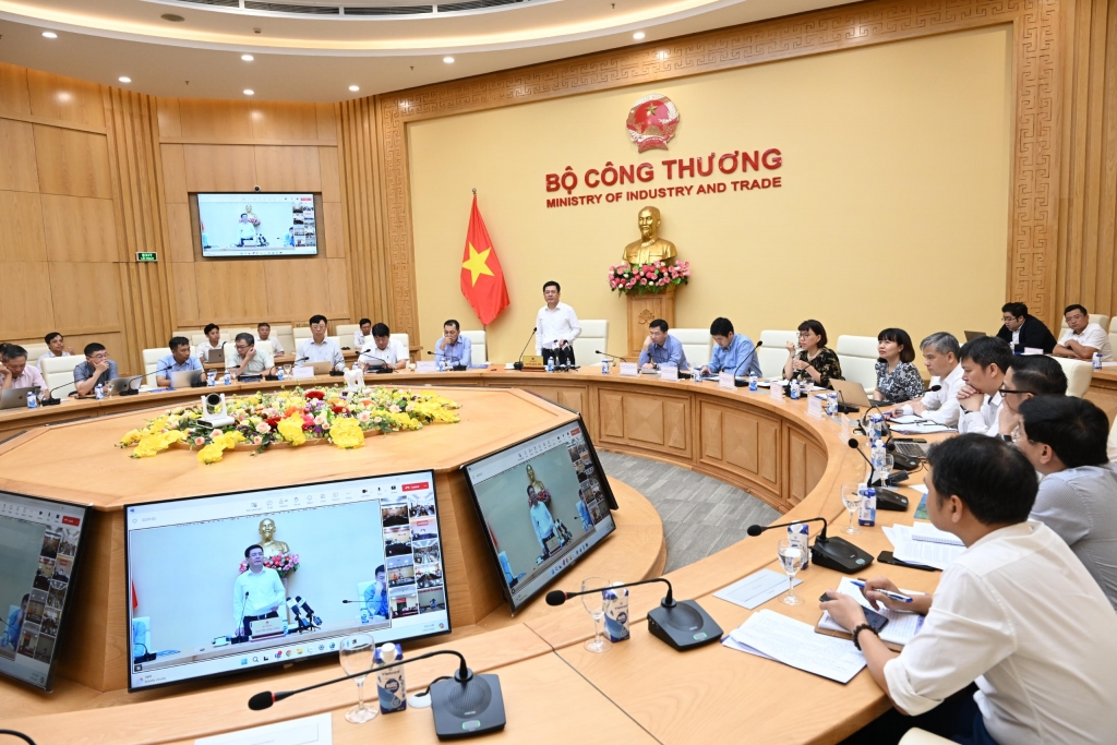 Nỗ lực tháo gỡ khó khăn đẩy nhanh tiến độ thi công đường dây 500KV mạch 3
