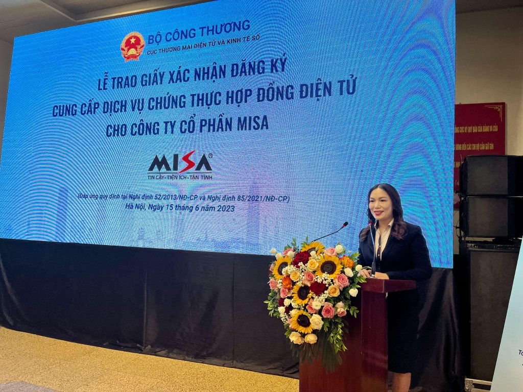 Trao Giấy xác nhận đăng ký cung cấp dịch vụ chứng thực hợp đồng điện tử cho doanh nghiệp đủ điều kiện Trao Giấy xác nhận đăng ký cung cấp dịch vụ chứng thực hợp đồng điện tử cho doanh nghiệp đủ điều kiện