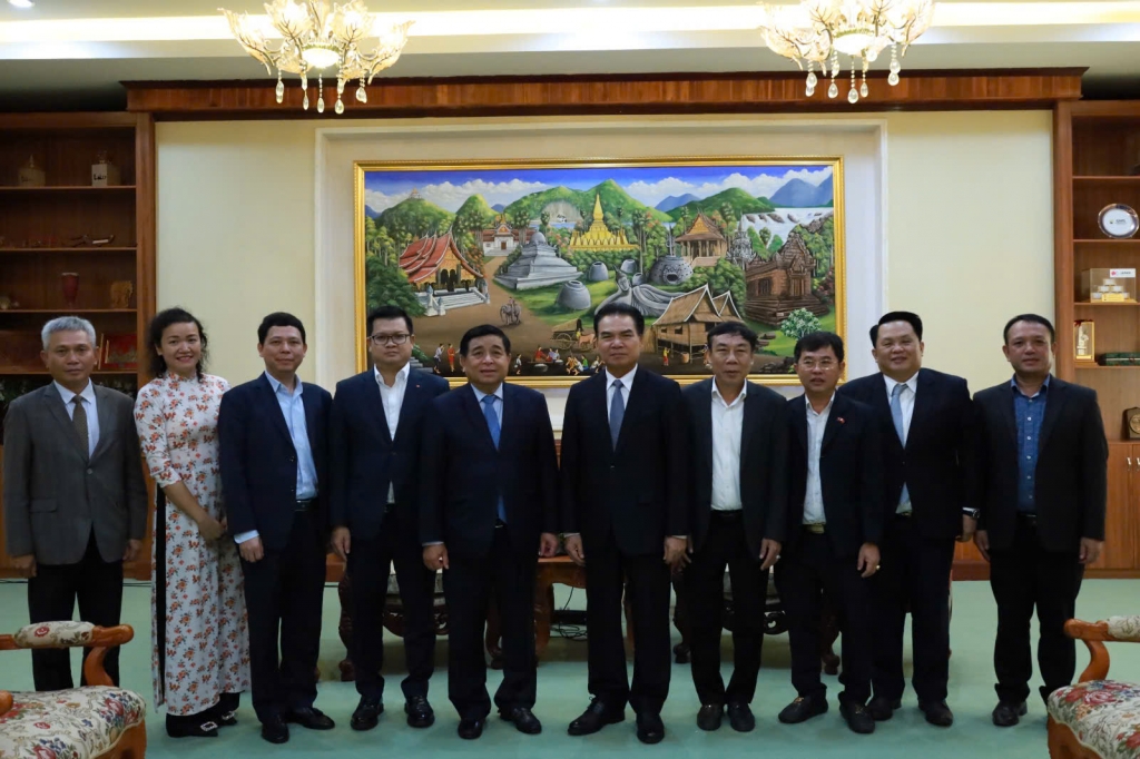 Nhiều hoạt động của Bộ trưởng Bộ Kế hoạch và Đầu tư Nguyễn Chí Dũng tại Lào và Campuchia nhằm thúc đẩy hợp tác, tháo gỡ khó khăn cho doanh nghiệp Nhiều hoạt động của Bộ trưởng Bộ Kế hoạch và Đầu tư Nguyễn Chí Dũng tại Lào và Campuchia nhằm thúc đẩy hợp tác, tháo gỡ khó khăn cho doanh nghiệp