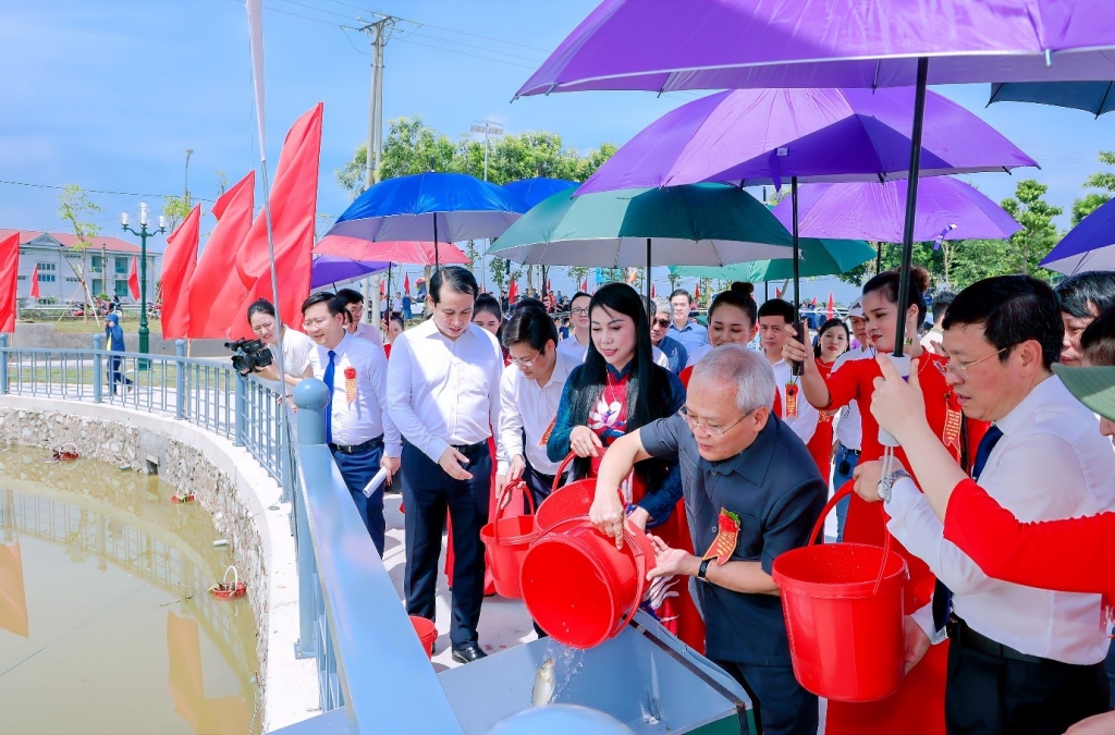 Khánh thành Khu thiết chế văn hóa, thể thao Làng văn hóa kiểu mẫu đầu tiên của Vĩnh Phúc Khánh thành Khu thiết chế văn hóa, thể thao Làng văn hóa kiểu mẫu đầu tiên của Vĩnh Phúc