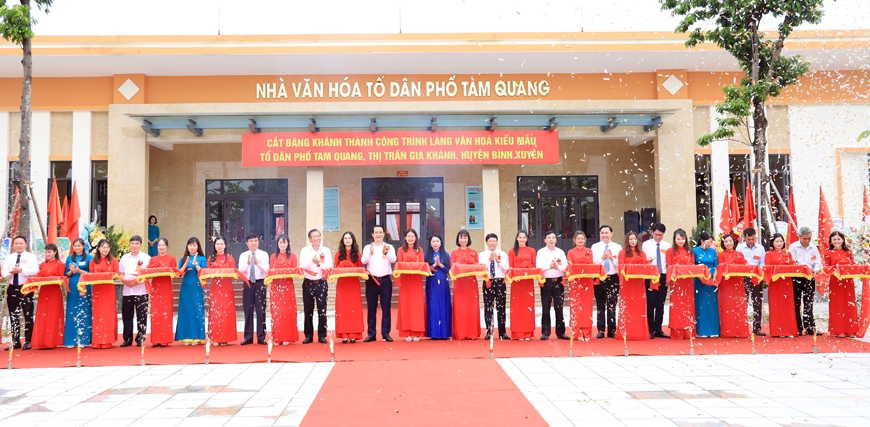 Khánh thành Khu thiết chế văn hóa, thể thao Làng văn hóa kiểu mẫu đầu tiên của Vĩnh Phúc Khánh thành Khu thiết chế văn hóa, thể thao Làng văn hóa kiểu mẫu đầu tiên của Vĩnh Phúc